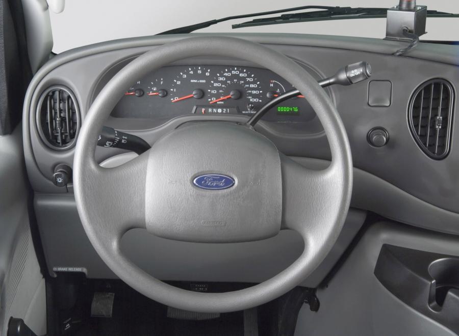  Ford E Series 2008 года  (фото 4 из 43)